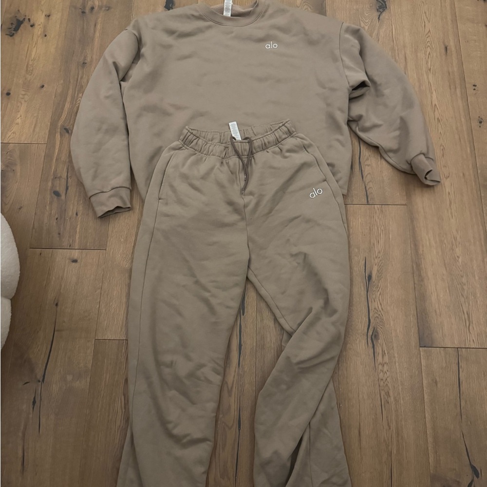 ALO Yoga  Accolade Set